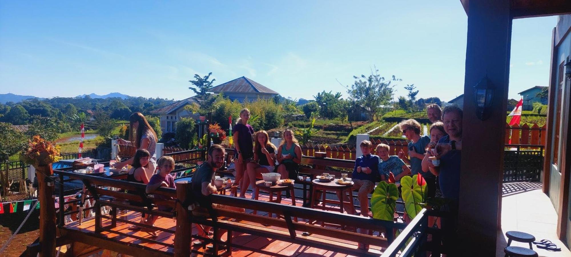 Kopa Hilltop - Family Guest Home Ruteng Ngoại thất bức ảnh