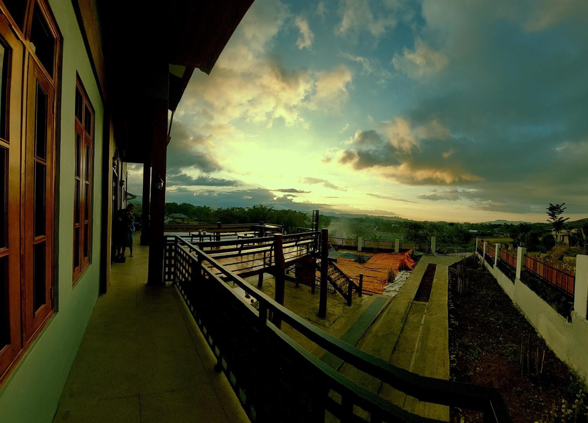 Kopa Hilltop - Family Guest Home Ruteng Ngoại thất bức ảnh
